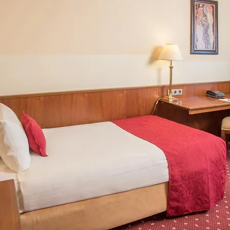 Отель Zum Hessenpark 4*