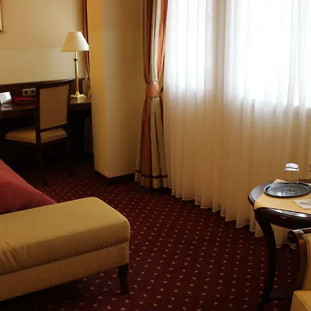 Zum Hessenpark Отель 4*