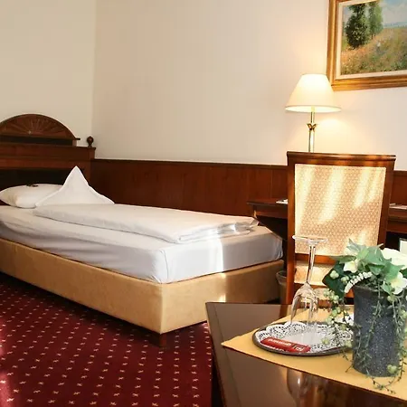 Landhotel Zum Hessenpark 4*