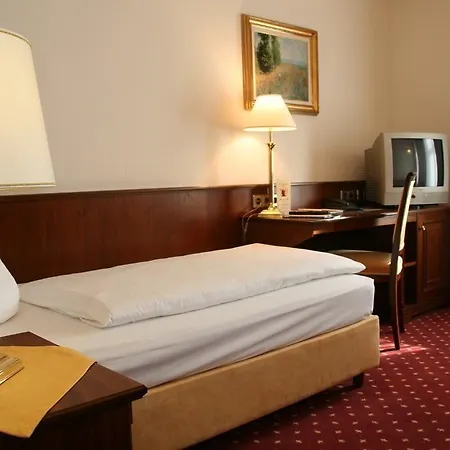 Отель Zum Hessenpark 4*