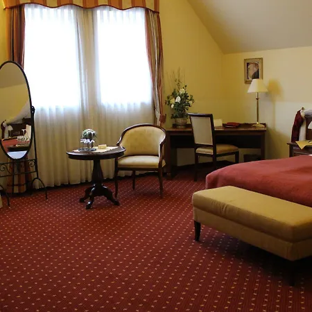 Отель Zum Hessenpark 4*