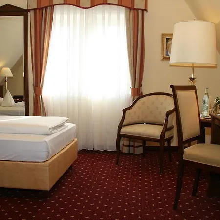 Отель Zum Hessenpark 4*