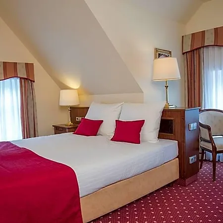 Zum Hessenpark 4*