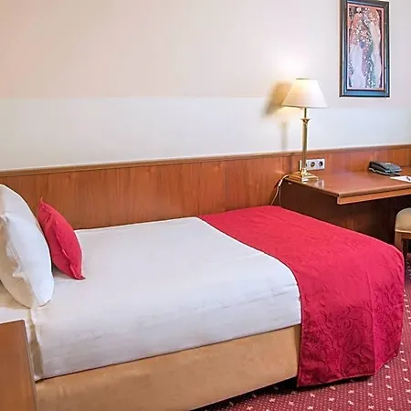 Zum Hessenpark Hotel 4*